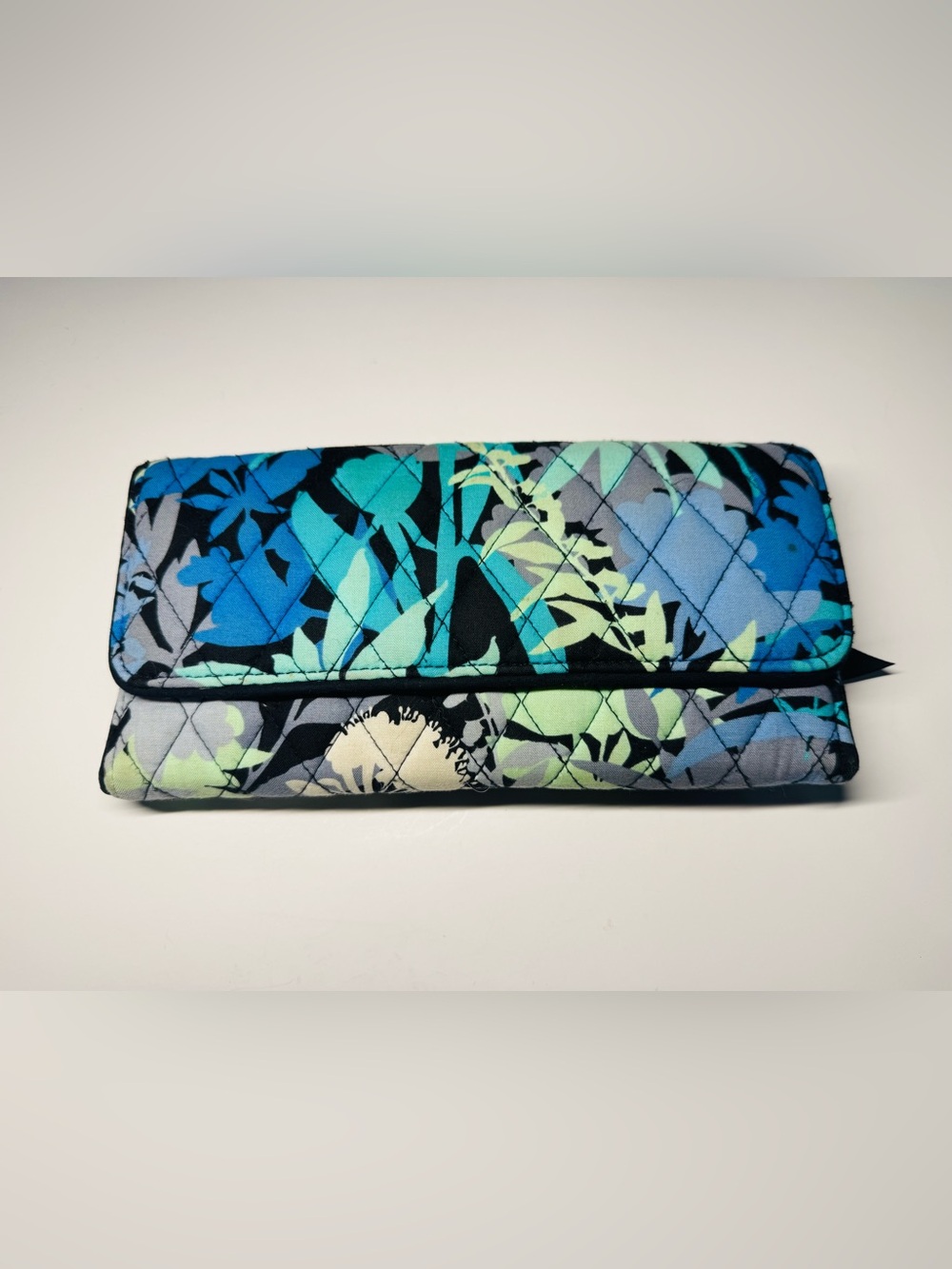 Vera Bradley Retired Pattern Camofloral Trifold Wallet Clutch Magnetic Closure